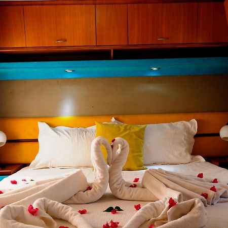 Golden Sand Beach Club & Caravan Holidays Ölüdeniz Esterno foto