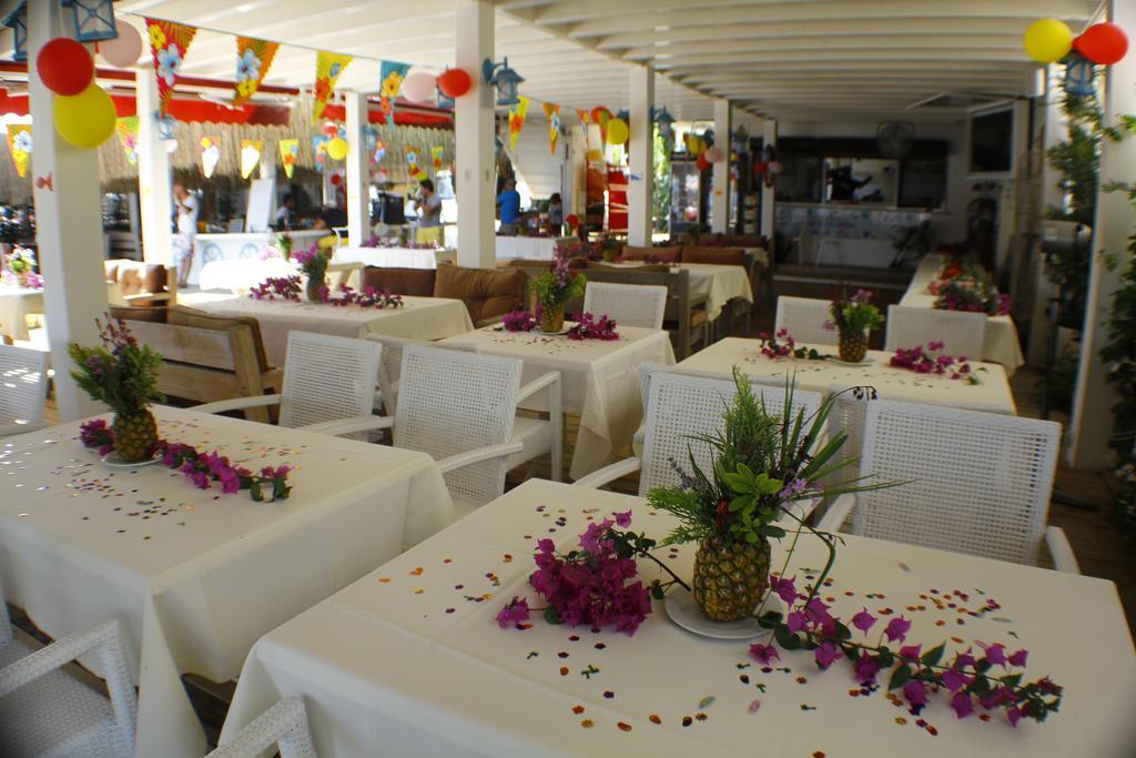 Golden Sand Beach Club & Caravan Holidays Ölüdeniz Esterno foto