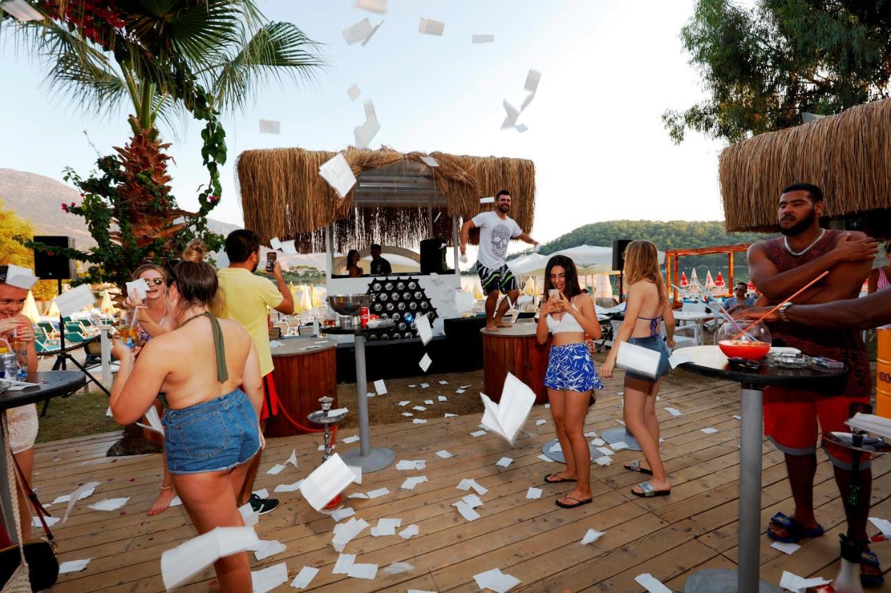 Golden Sand Beach Club & Caravan Holidays Ölüdeniz Esterno foto